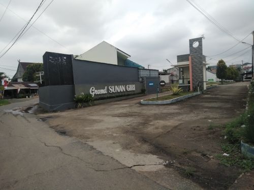 foto gerbang perumahan GRAND SUNAN GIRI
