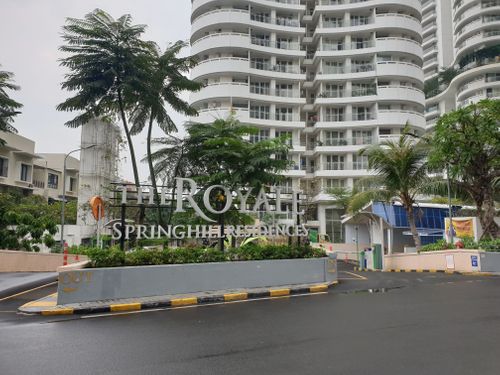 foto gerbang perumahan THE ROYALE SPRINGHILL RESIDENCES