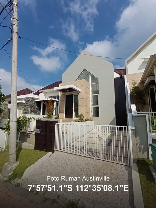 foto tampak rumah tipe Bownie perumahan Perum AUSTINVILLE