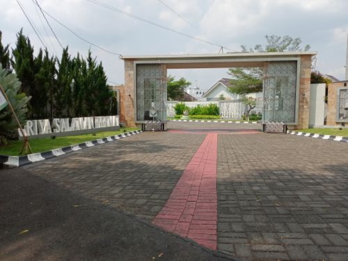 foto gerbang perumahan Griya Salaman Permai