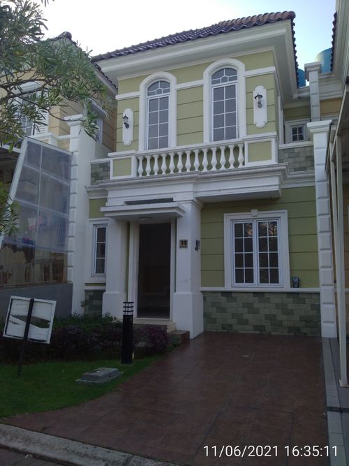 foto tampak rumah tipe PARAMOUNT VILLAGE perumahan PARAMOUNT VILLAGE SEMARANG