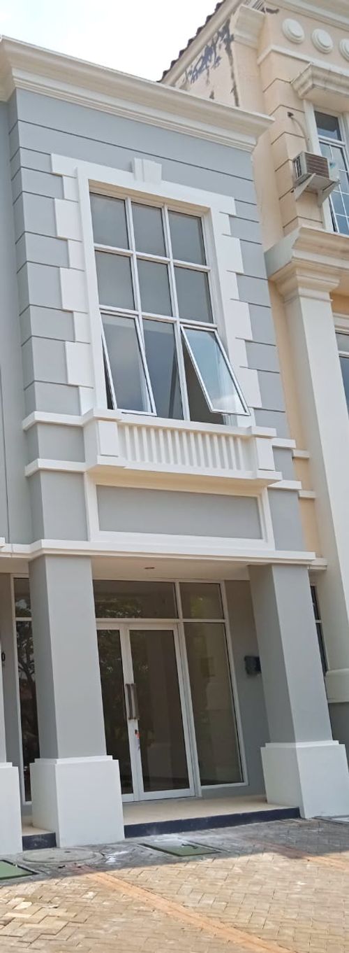 foto tampak rumah tipe RUKO PARAMOUNT SQUARE perumahan PARAMOUNT VILLAGE SEMARANG