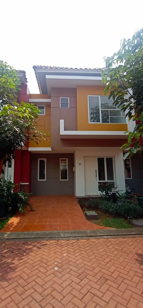 foto tampak rumah tipe MALIBU VILLAGE perumahan CLUSTER MALIBU VILLAGE