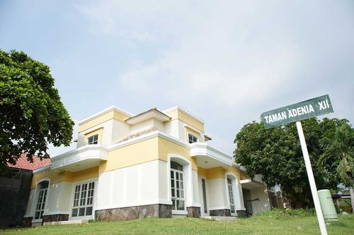 foto tampak rumah tipe 136/289 perumahan Cluster Taman Adenia - GRAHA PADMA