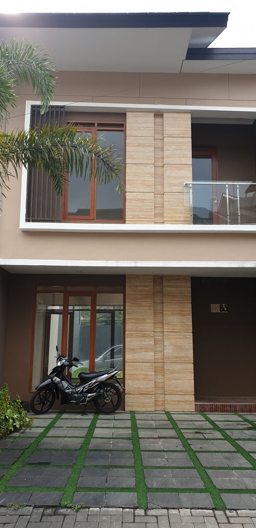 foto tampak rumah tipe 70 perumahan PINEWOOD TERRACE