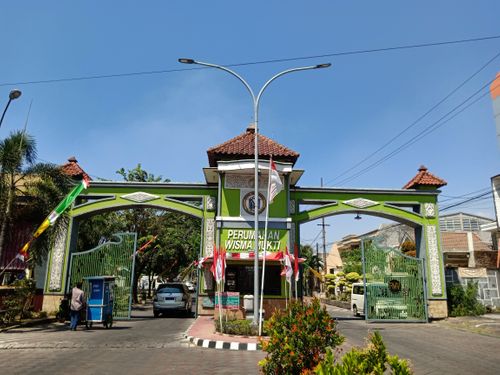 foto gerbang perumahan Wisma Mukti