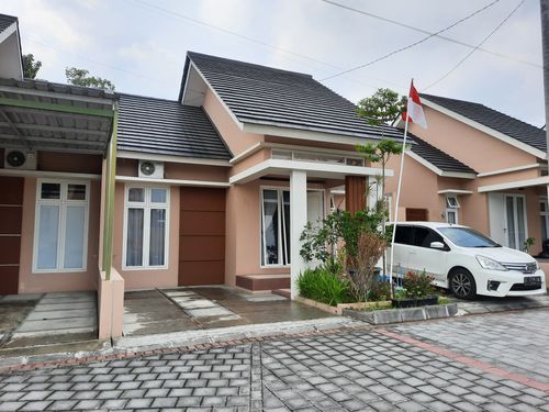 foto tampak rumah tipe 50 perumahan royal sedayu residence