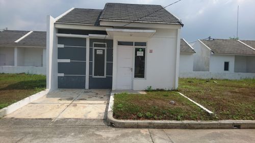 foto tampak rumah tipe 36/90 Akasia Hook Badan Taman perumahan Cendana Residence