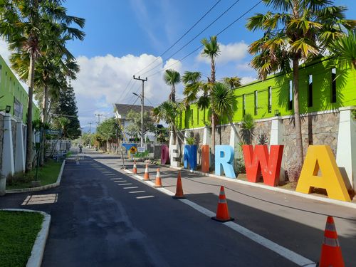 foto gerbang perumahan De Nirwana Garden