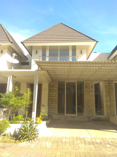 foto tampak rumah tipe TIRTA CALISTA 135 perumahan GRAHA TIRTA