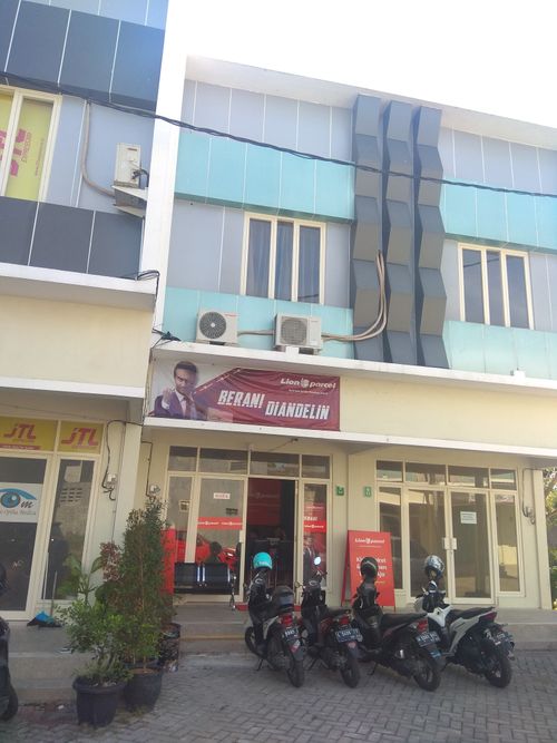 foto tampak rumah tipe RUKO CBD BLOK B-10 perumahan GRAND DELTA SARI