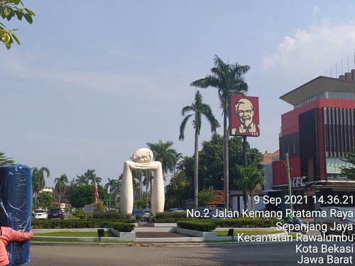 foto gerbang perumahan KEMANG PRATAMA