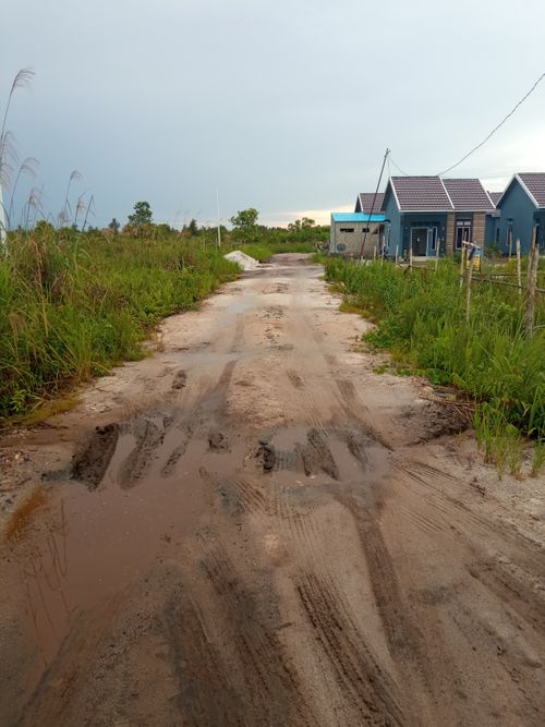 foto posisi tengah perumahan PELITA RAYA RESIDENCE TAHAP 2