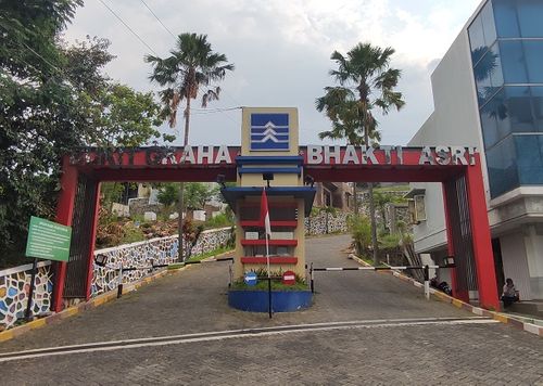 foto gerbang perumahan Bukit Graha Bhakti Asri