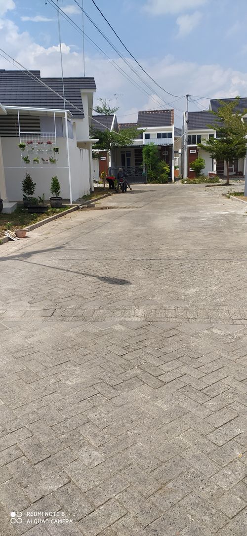 foto posisi tengah perumahan GRAND AZALEA TOWN HOUSE