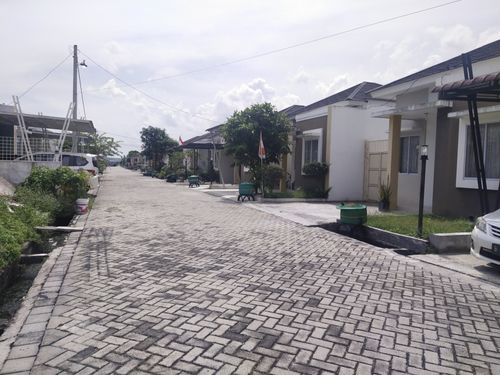 foto posisi tengah perumahan VILLA BUNGA ARENGKA