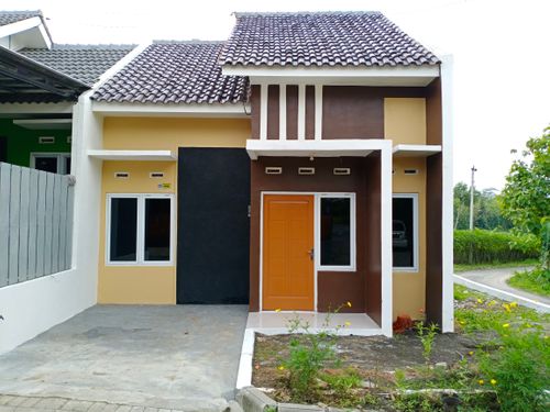 foto tampak rumah tipe Komersil perumahan Purwanegara Estate