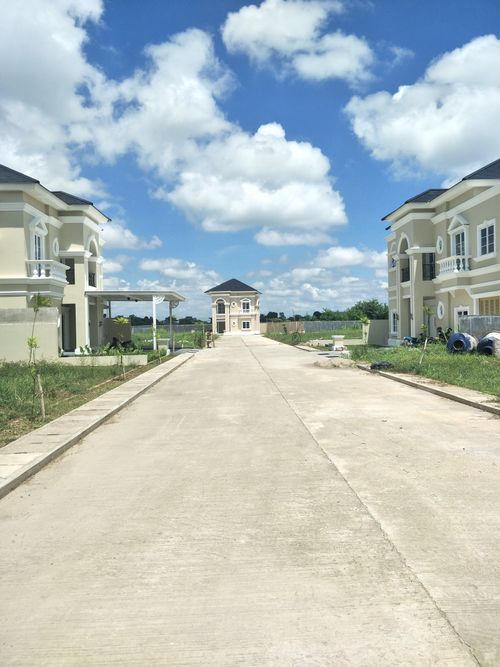 foto posisi tengah perumahan OPI REGENCY 2 CLUSTER EMERALD