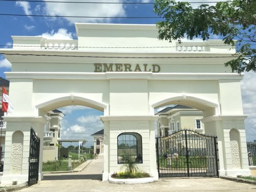 foto gerbang perumahan OPI REGENCY 2 CLUSTER EMERALD