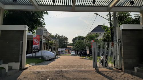 foto gerbang perumahan KUANTAN REGENCY KADIPIRO