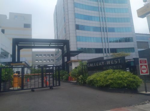 foto gerbang perumahan AKR Gallery West Office Tower & Residences