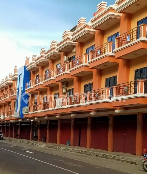 foto tampak rumah tipe Tengah perumahan Megamas Blok F