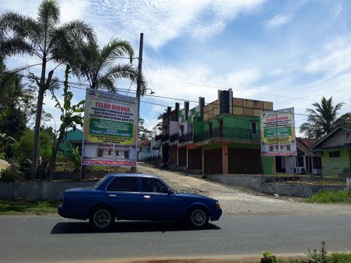 foto gerbang perumahan Puri Lingga Asri