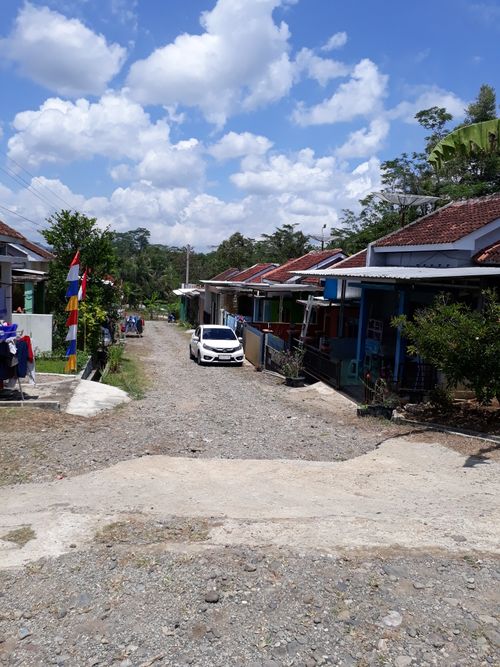 foto posisi tengah perumahan Puri Lingga Asri