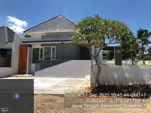 foto tampak rumah tipe 68 perumahan BSB village Aurora Spring Boulevard