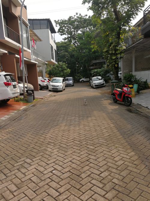 foto posisi tengah perumahan KEBAYORAN VILLAGE BINTARO JAYA