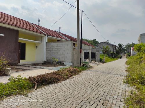 foto gerbang perumahan Grand Tiga Raksa Residence