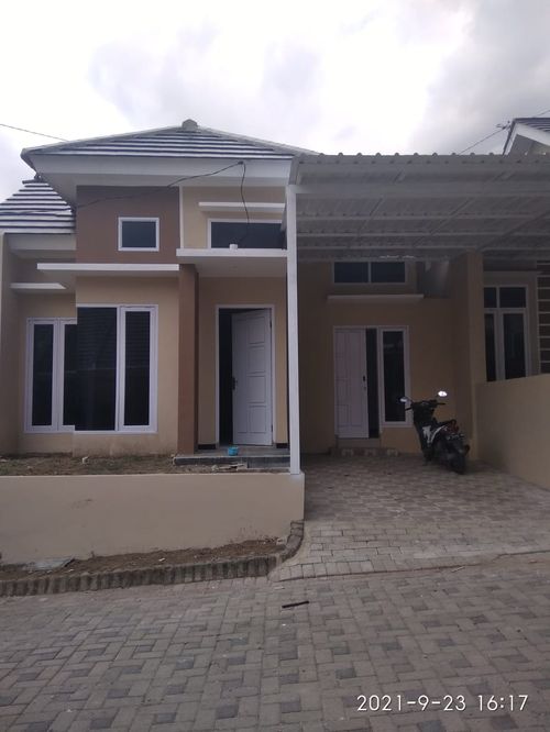 foto tampak rumah tipe 72 perumahan Bukit Royal Kencana 2