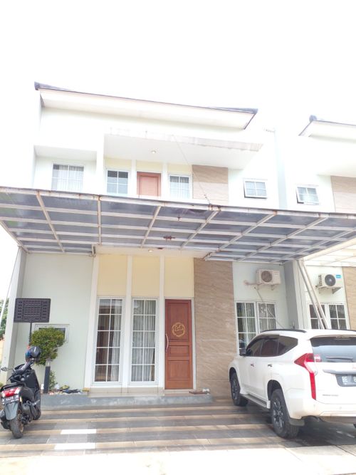 foto tampak rumah tipe 110/120 perumahan Green City