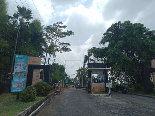 foto gerbang perumahan Perum Griya Lestari