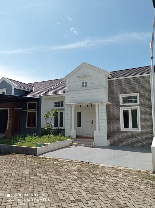 foto tampak rumah tipe 69 perumahan SAPPHIRE VILLAGE 2