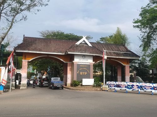 foto gerbang perumahan BUMI TAMALANREA PERMAI