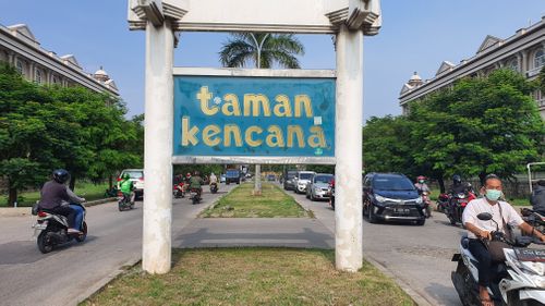 foto gerbang perumahan Taman Kencana