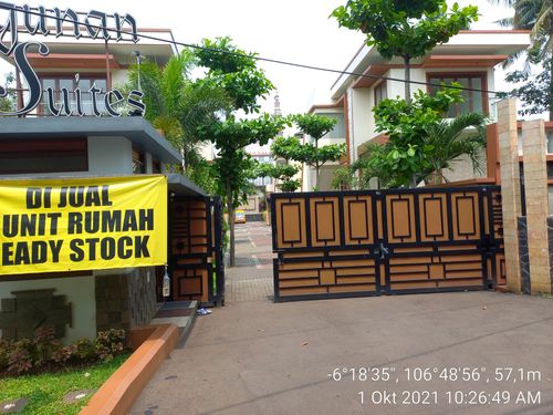 foto gerbang perumahan RAGUNAN SUITE