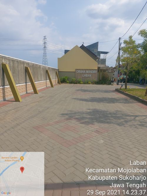 foto gerbang perumahan Graha Mandiri Laban