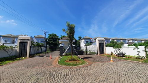 foto gerbang perumahan ROSEWOOD