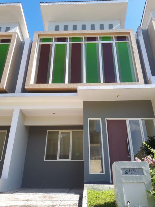 foto tampak rumah tipe THE BLISS TOWN HOUSE perumahan CITRALAND SAMARINDA