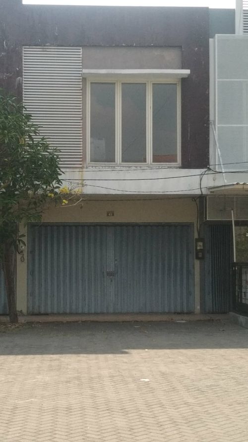 foto tampak rumah tipe 141 perumahan Manyar Jaya