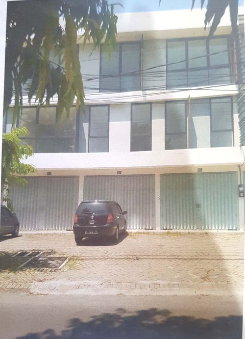 foto tampak rumah tipe 157 perumahan Manyar Jaya