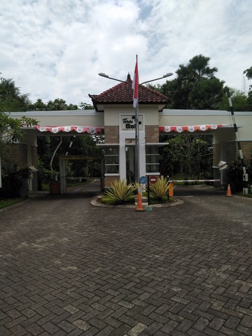 foto gerbang perumahan TERAS BALI CLUSTER SEMINYAK