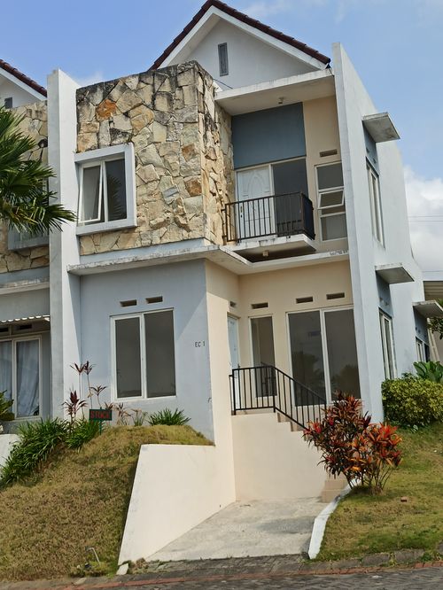 foto contoh rumah perumahan PERUMAHAN THE BRIDGE TOWN