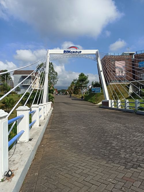 foto gerbang perumahan PERUMAHAN THE BRIDGE TOWN
