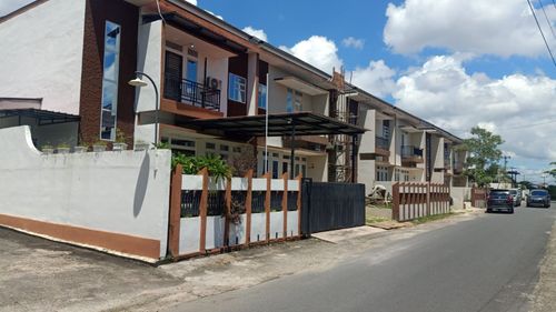 foto tampak rumah tipe 120 perumahan METRO RESIDENCE