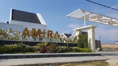 foto gerbang perumahan AMIRA TOWN HOUSE