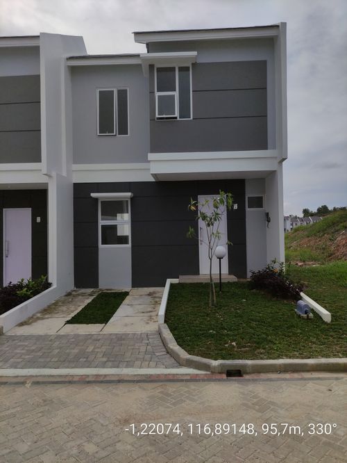 foto tampak rumah tipe 47 perumahan Grand City Balikpapan Cluster Hayfield