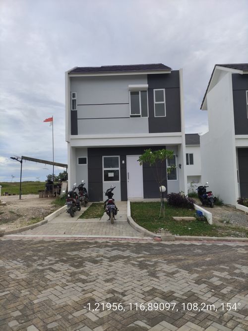 foto tampak rumah tipe 57 perumahan Grand City Balikpapan Cluster Hayfield